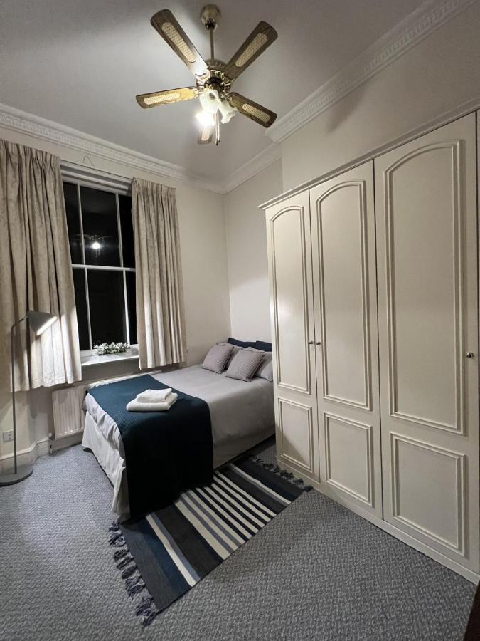 Double Bedroom With En-suite Bathroom In Chelsea - - Share Homestay London