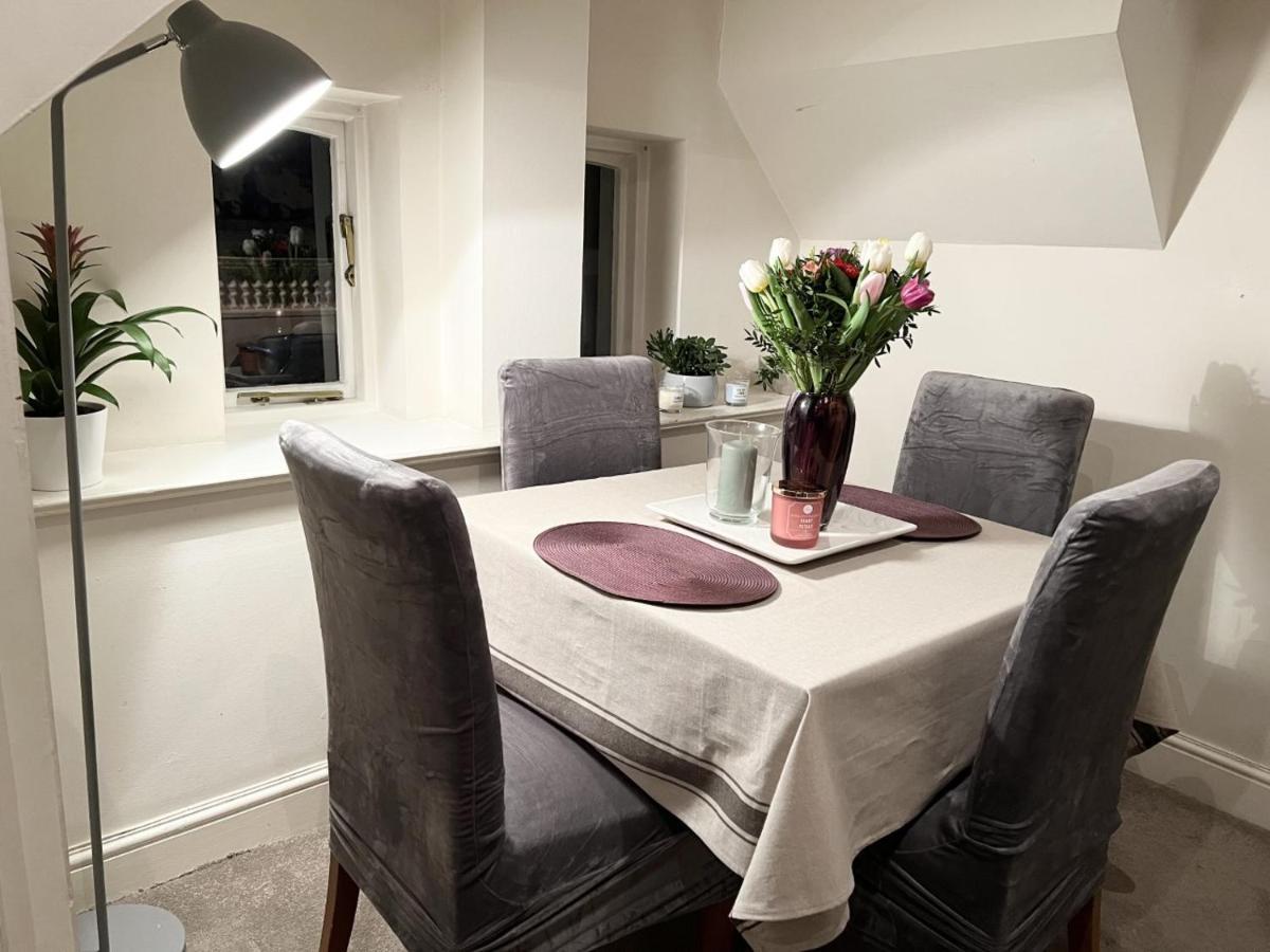 Homestay Double Bedroom With En-suite Bathroom In Chelsea - - Share